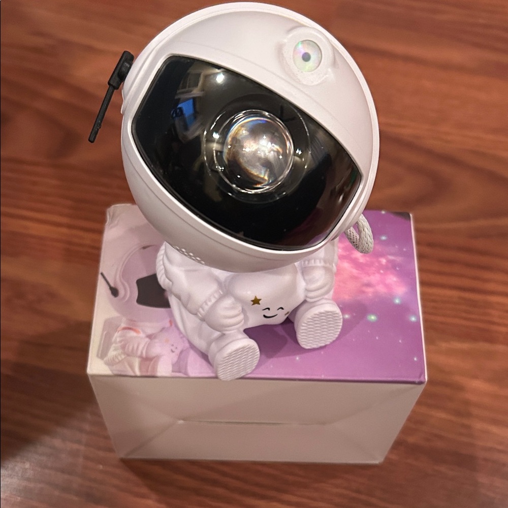 Astronaut Nebula Projector - Picture 3 of 10